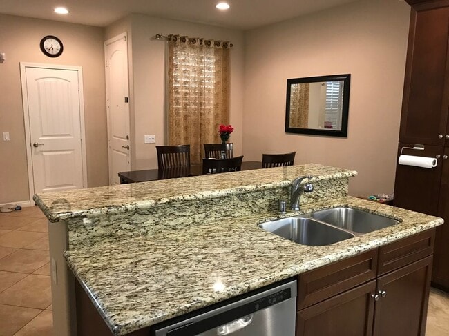 Building Photo - 1521 Silver Shadow Dr