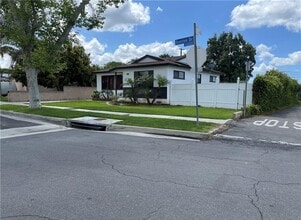 Building Photo - 15100 Dunton Dr