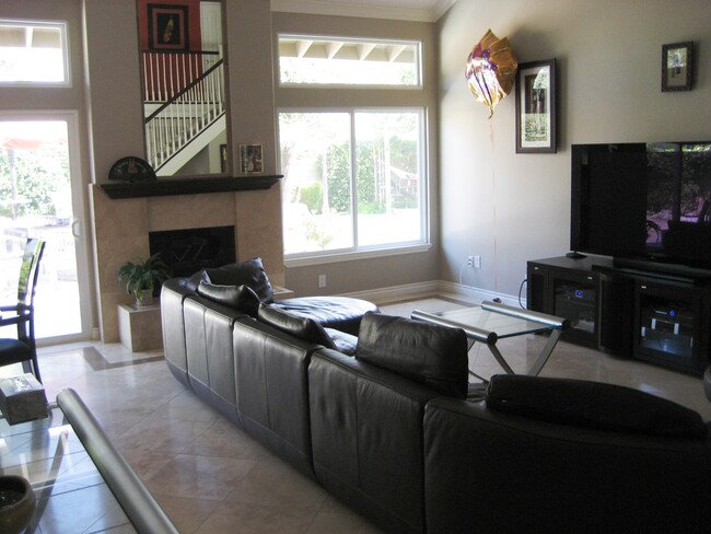 Building Photo - 5921 Bellfield Ln