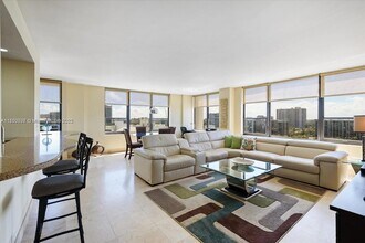 Building Photo - 3505 S Ocean Dr