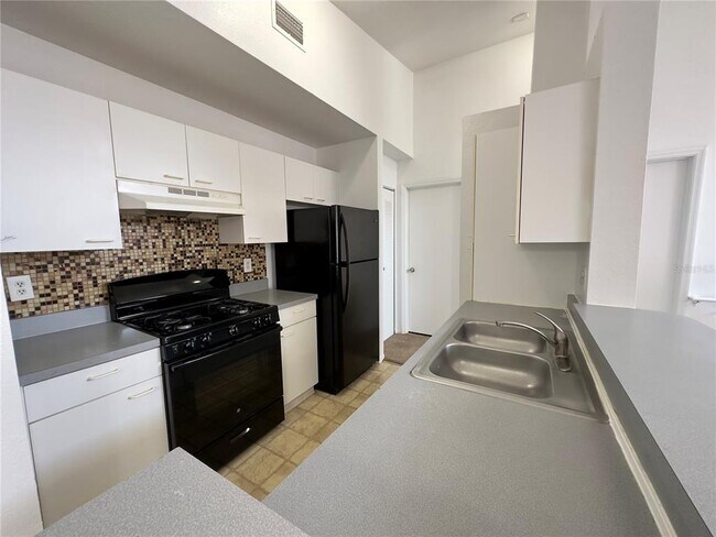 Building Photo - 1606 Columbia Arms Cir