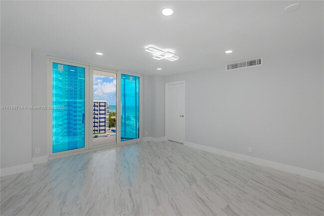 Foto del edificio - 3180 S Ocean Dr
