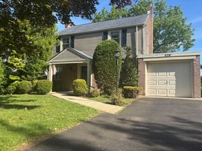 Building Photo - 420 Forest Hills Ave