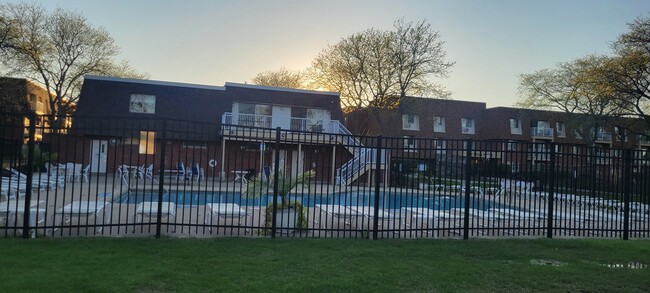 Building Photo - 6 Villa Verde Dr