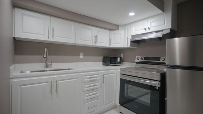 Building Photo - 7 Waterbury Dr