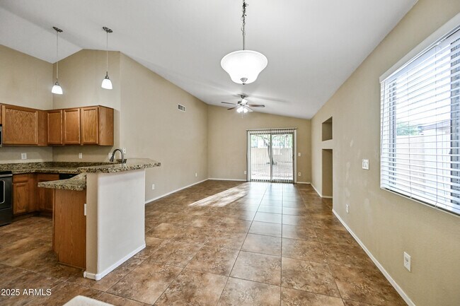 Foto del edificio - 16252 N 138th Ln
