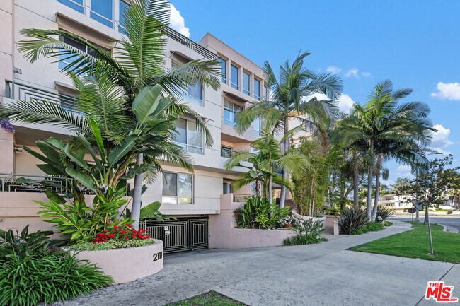 Foto del edificio - 2111 S Beverly Glen Blvd