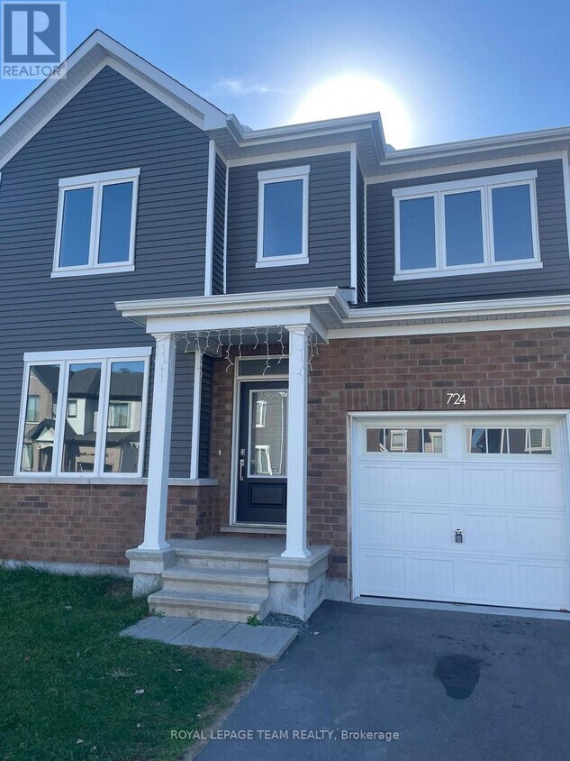 Primary Photo - 724 Eminence St