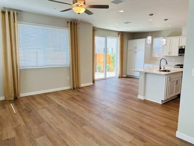 Foto del edificio - $2,295 Tesoro Viejo, Award Winning Communi...