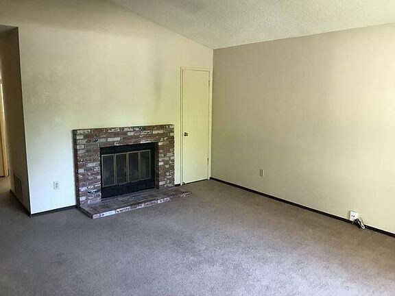 Building Photo - Large 1-level condo in lovely Woodgate Glen