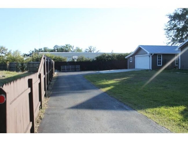 Building Photo - 18240 Brookhaven Dr
