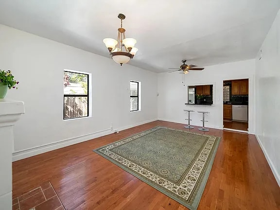 Photo - 625 Selkirk St House