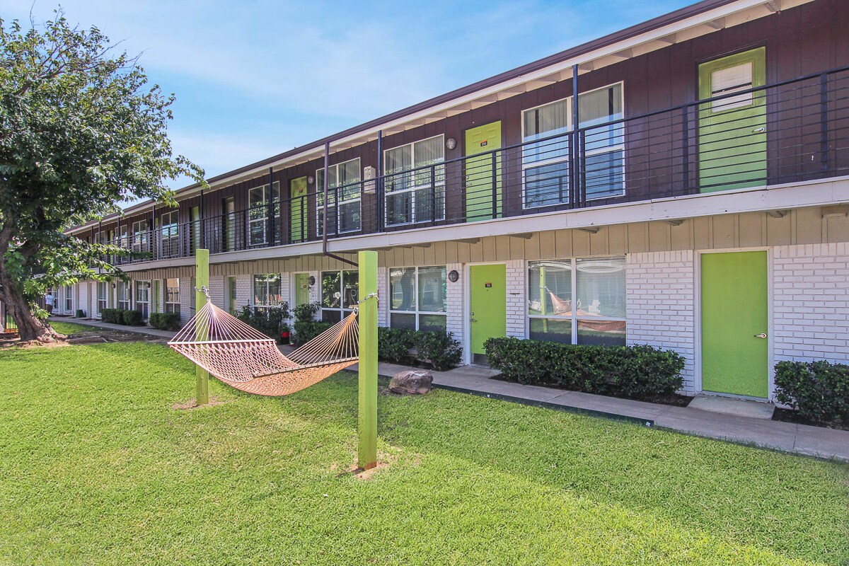 19Twenty Apartments 1920 N Ruddell St Denton, TX