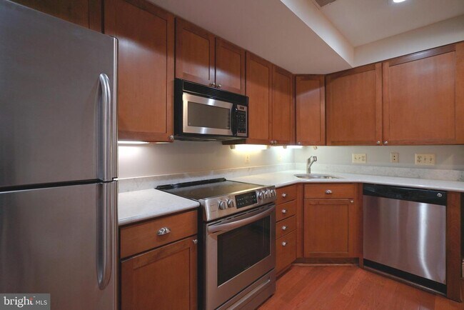 Building Photo - 1515 Park Rd NW