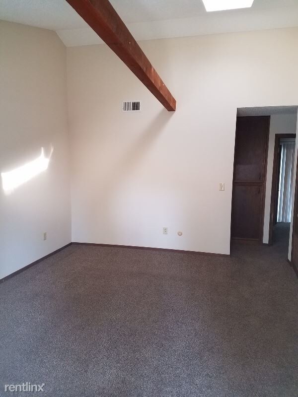 Building Photo - 2 br, 1 bath Apartment - 220 Main st