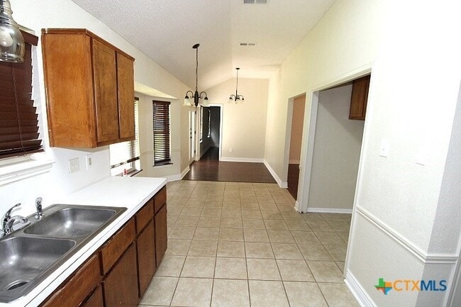 Foto del edificio - 213 Bronc Dr