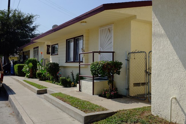 Foto del edificio - 7915 Salt Lake Ave