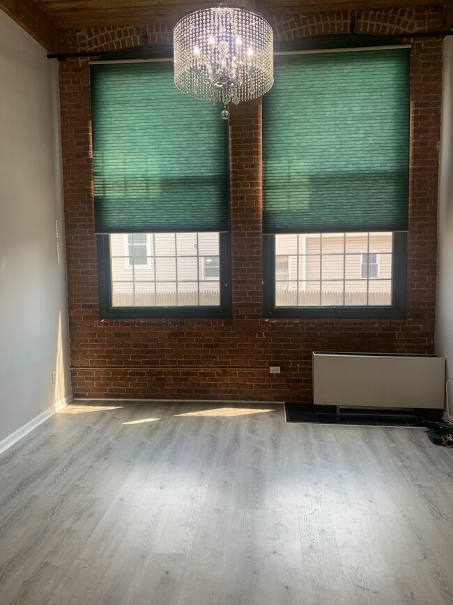 Building Photo - 25 Grand St