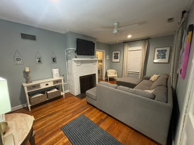 Foto del edificio - 6200 Ellis Ave