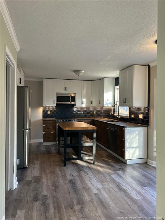 Foto del edificio - 7713 Charring Cross Ln