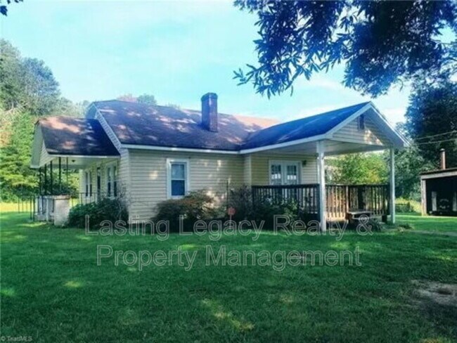 Foto del edificio - 574 Duke Whittaker Rd