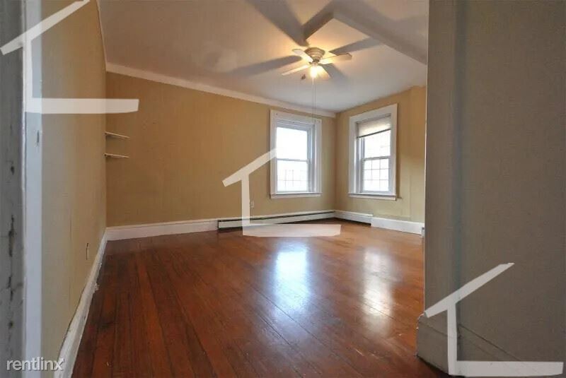 Foto del edificio - 3 br, 1 bath Condo - 186 Naples Rd Apt 2J