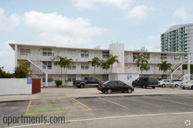 Building Photo - North Bay Villas