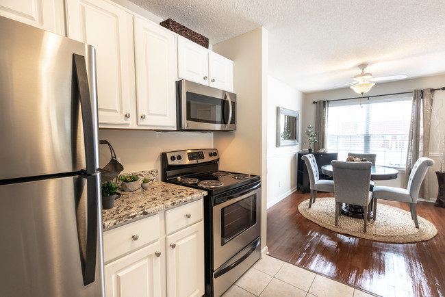 Open Layout for Easy Entertaining - Autumn Creek Apartments