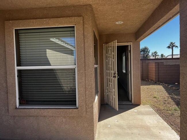 Building Photo - 5010 S Rosemary Dr