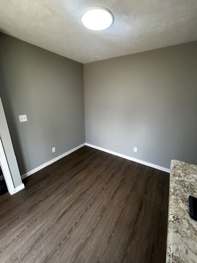 Foto del edificio - 27 Nottingham Dr