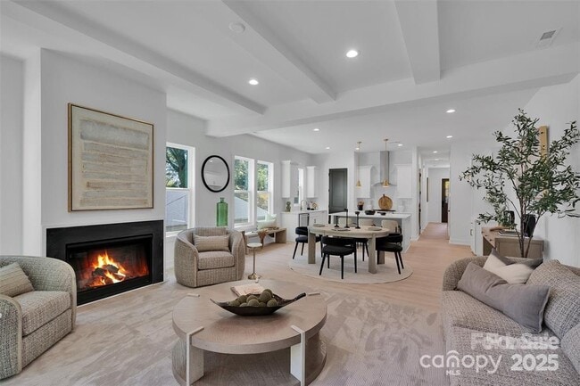 Building Photo - 5615 Lantana Ave