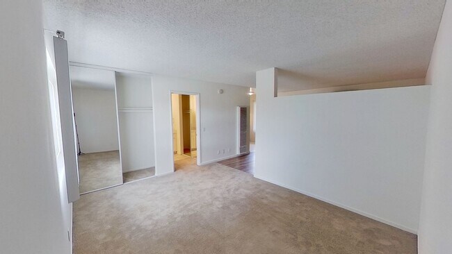 Foto del edificio - 555 N Tustin Ave