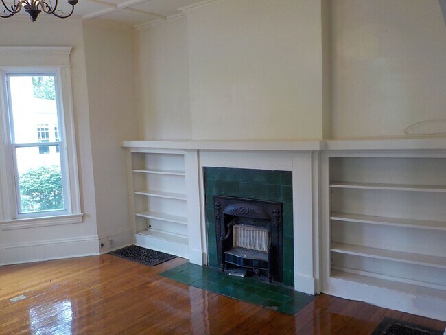 Building Photo - 515 Allen St