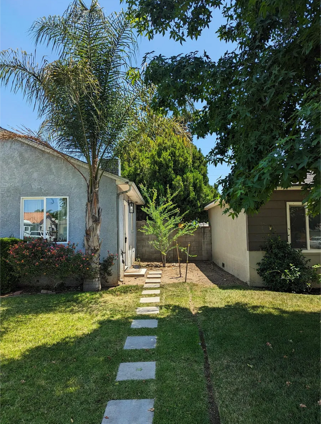 Building Photo - 9948 Bevis Ave
