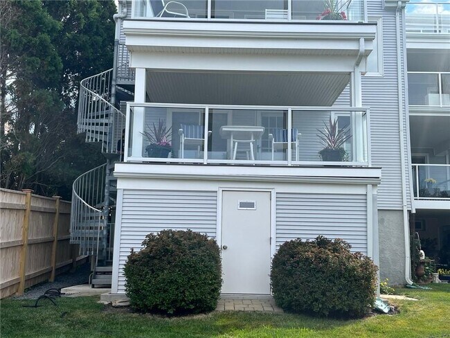 Building Photo - 249 Tuckerman Ave