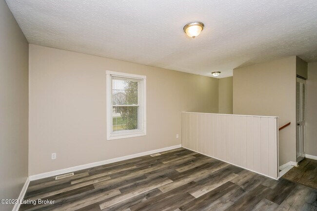 Building Photo - 10509 Hillpark Dr