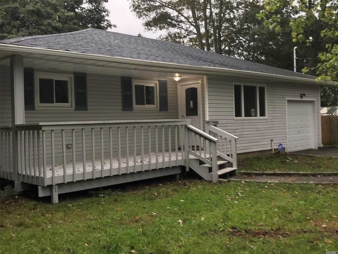 Primary Photo - 123 Longfellow Dr