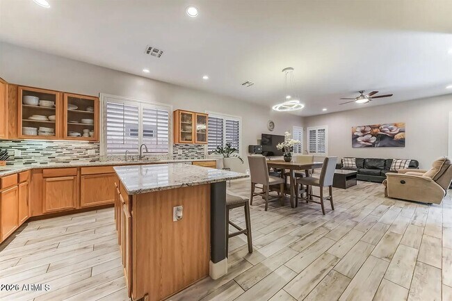 Foto del edificio - 1221 E Kramer Cir