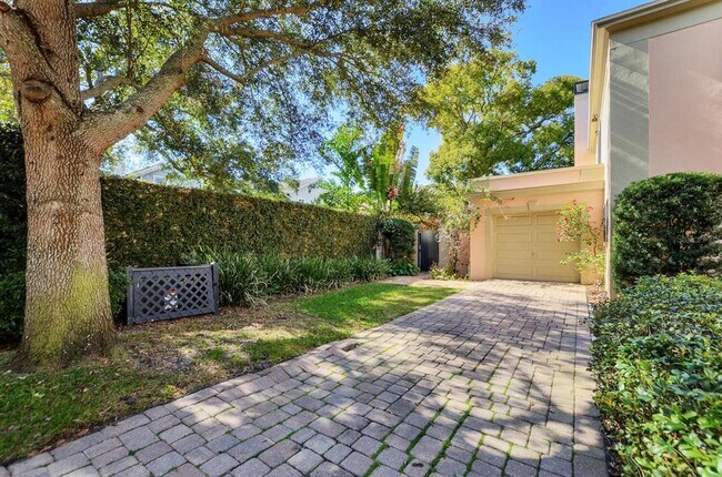 Foto del edificio - 3520 Regent Park