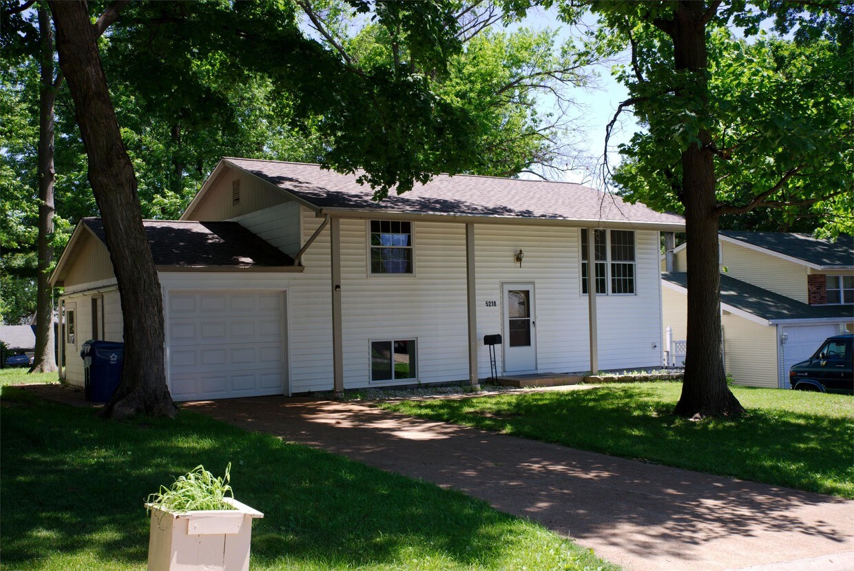 Primary Photo - 5218 Ville-Cecelia Ln