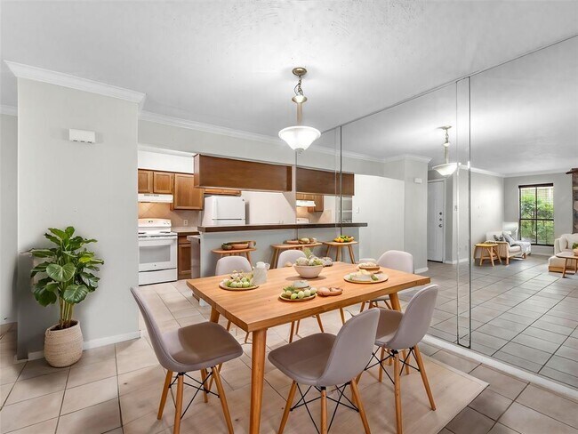 Foto del edificio - 17401 Red Oak Dr