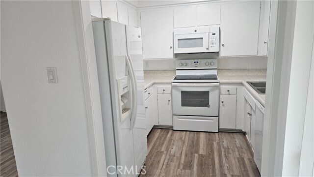 Foto del edificio - 22627 Nadine Cir