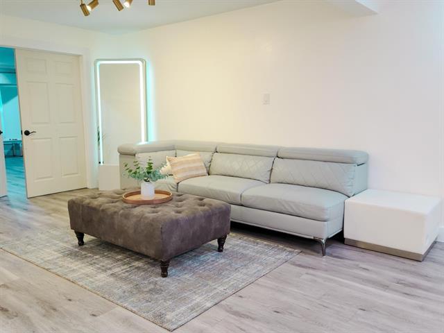 Foto del edificio - 7810 Creek View Dr