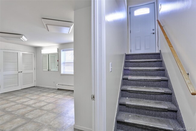 Building Photo - 160 Saddle River Rd