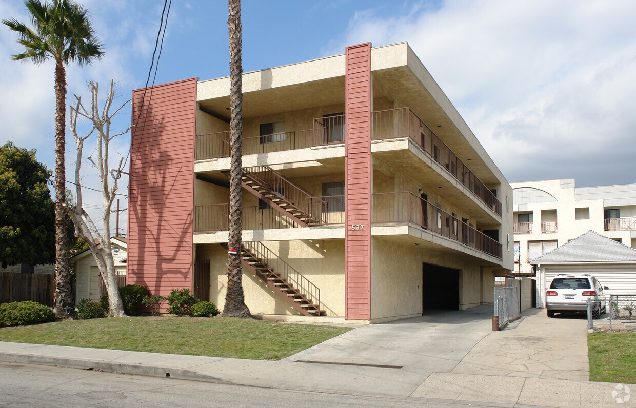 Primary Photo - 537 E Palmer Ave