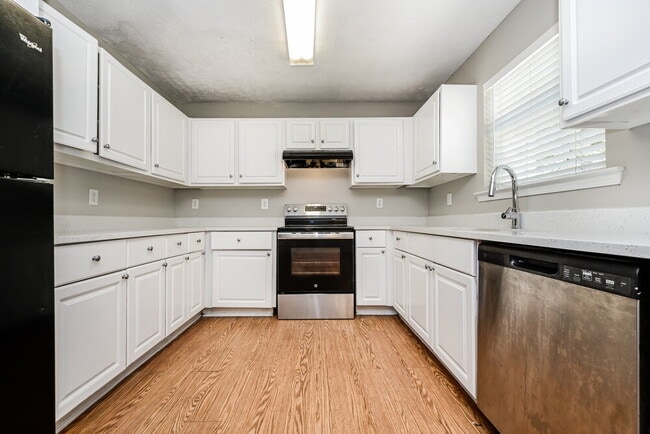 Building Photo - 215 Carlin Ct