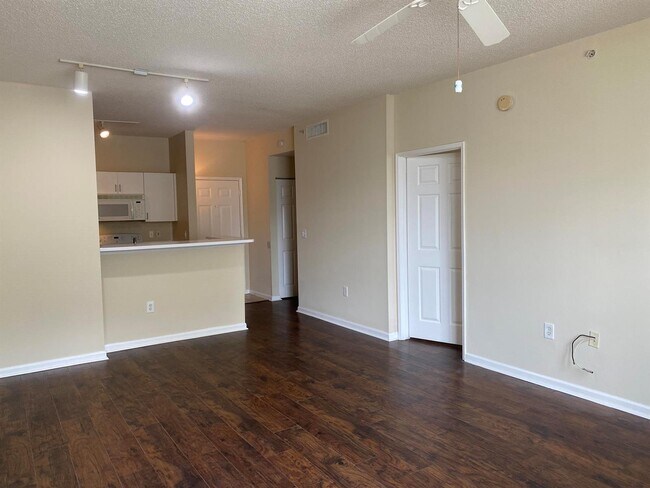 Building Photo - 780 S Sapodilla Ave