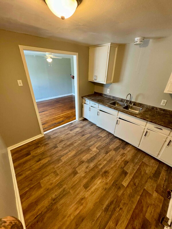 Foto del edificio - 4265 Woodlawn St
