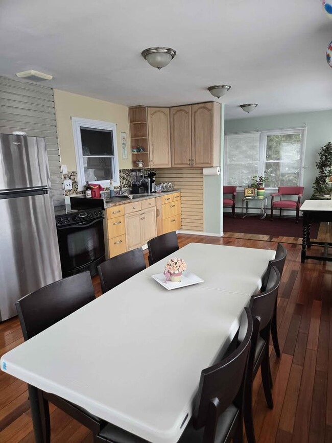 Building Photo - 402 Pleasantview Ct