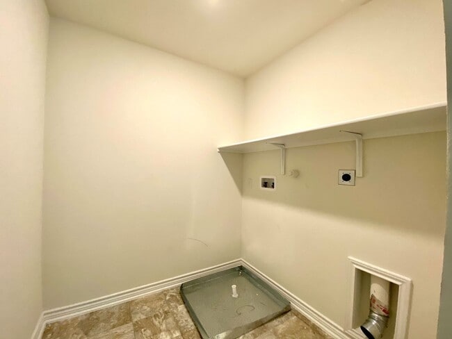 Building Photo - 3 Bed 2.5 Bath home in Overlook at Medio C...